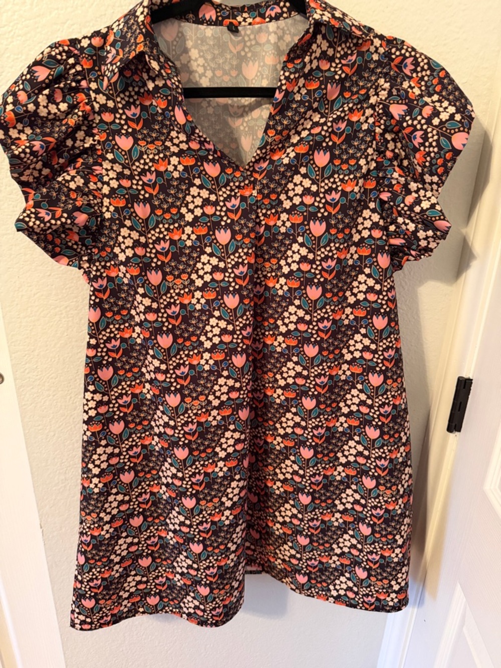 Floral Tulip Print Women's V-Neck Top - Pink & Blue